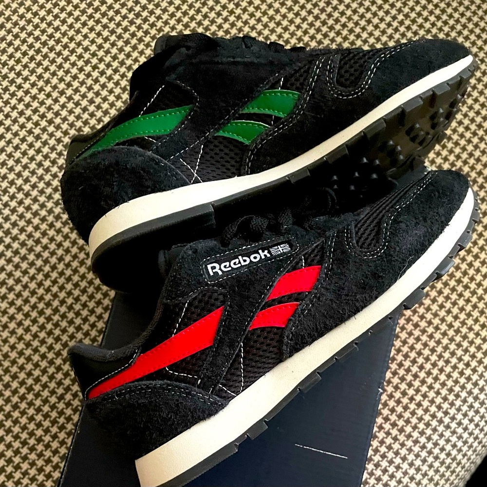 Reebok classic a collection item
